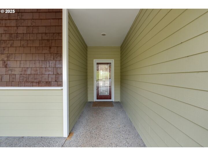 Property Photo: 1805 Broadway St OR 97138