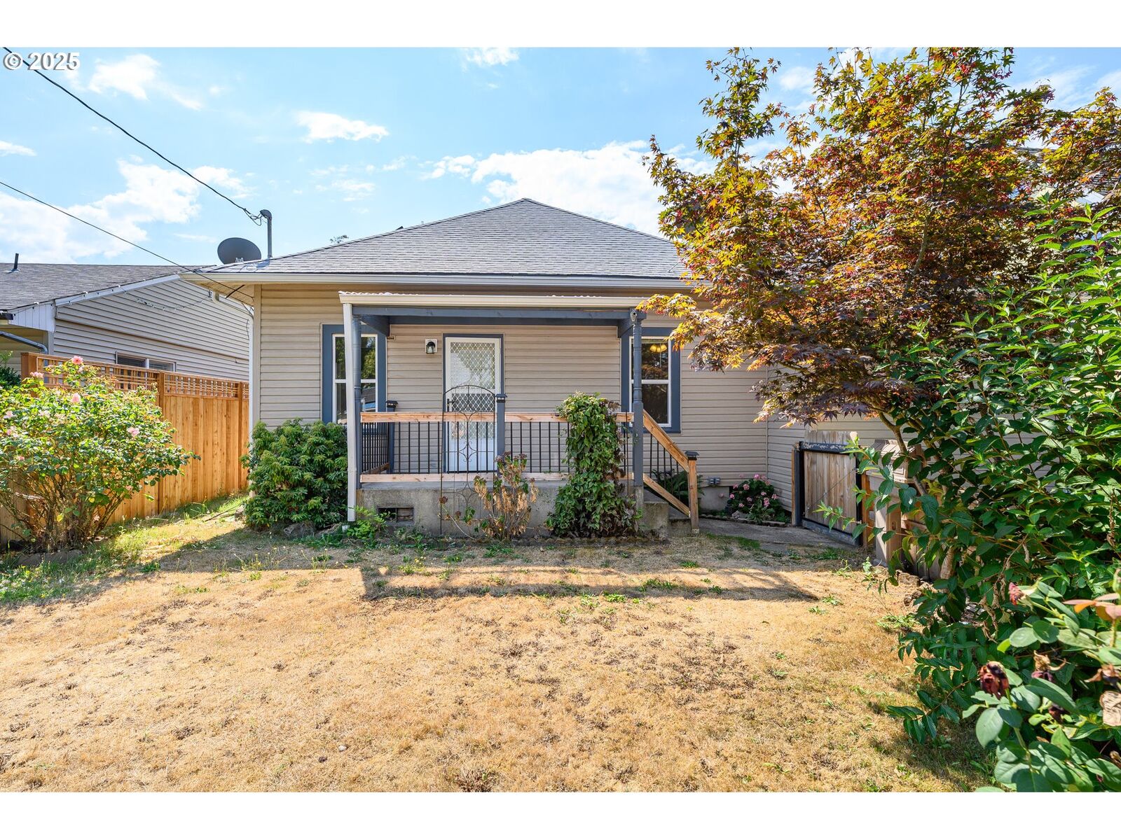 Property Photo:  1404 E 8th St  OR 97132 
