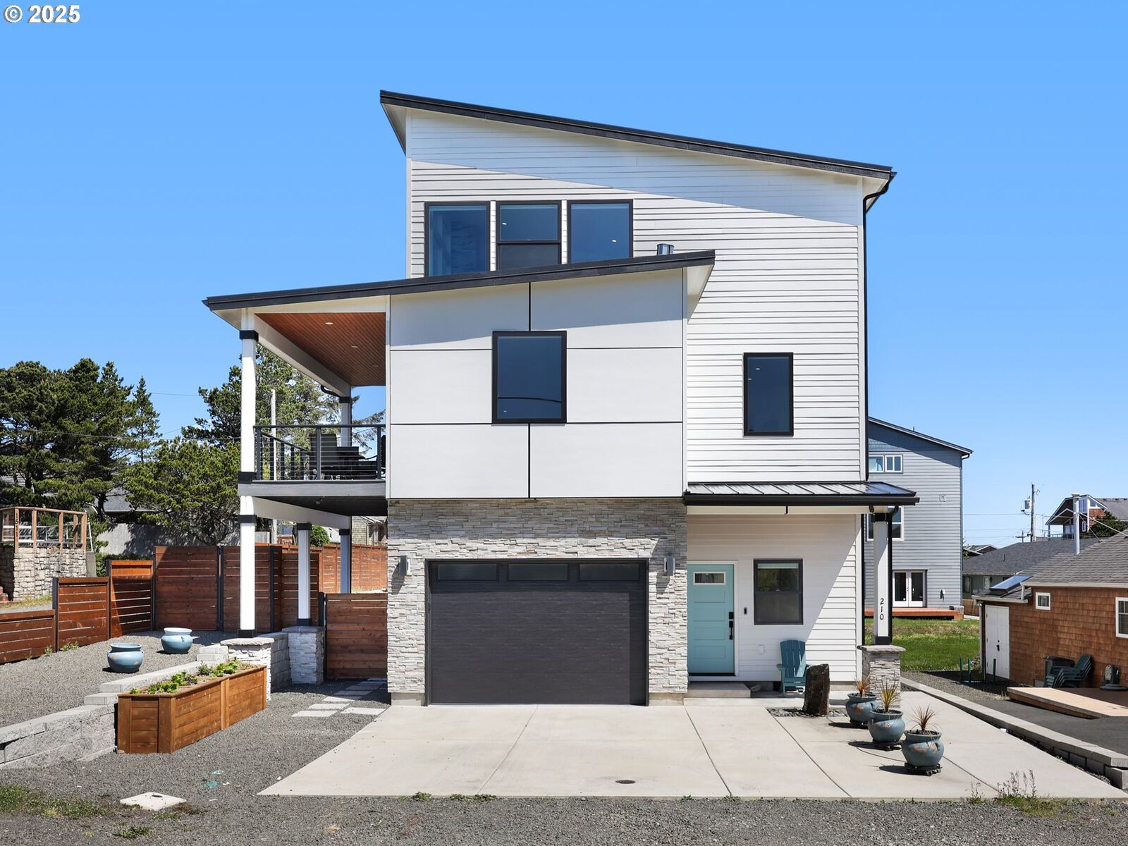 Property Photo: 210 15th Ave OR 97138