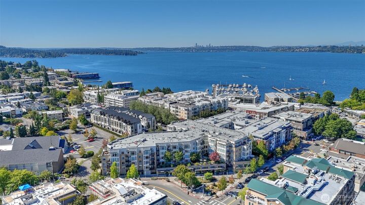 Property Photo: 211 Kirkland Avenue 406 WA 98033