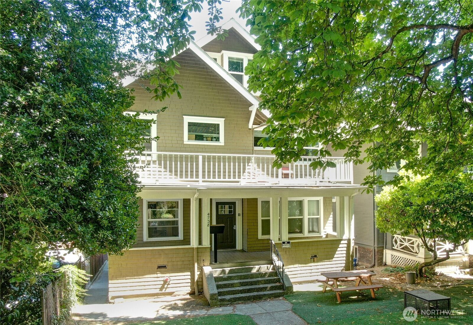 Property Photo: 4738 17th Avenue NE WA 98105
