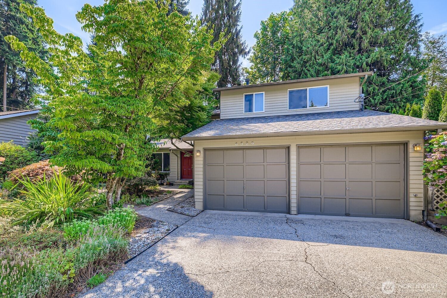 Property Photo: 6529 NE Arrowhead Drive WA 98028