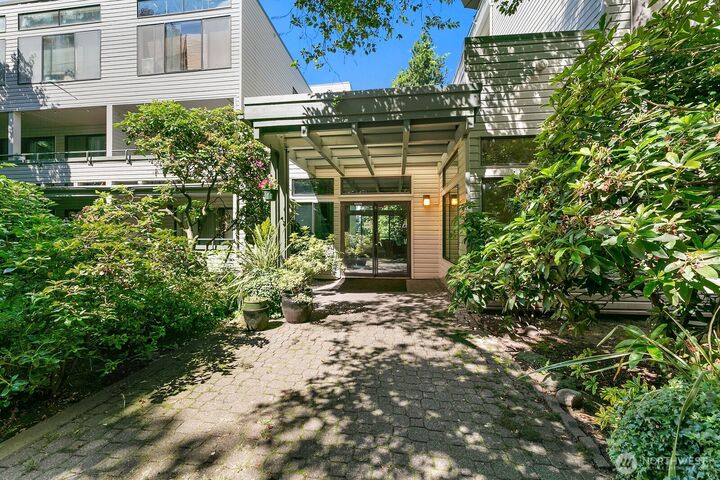 Property Photo: 211 Summit Avenue E N108 WA 98102
