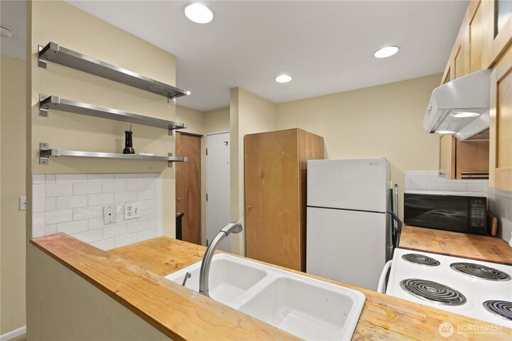 Property Photo:  211  Summit Avenue E N108  WA 98102 