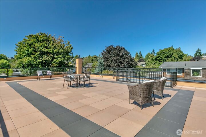 Property Photo: 4019 4th Avenue NE B WA 98105