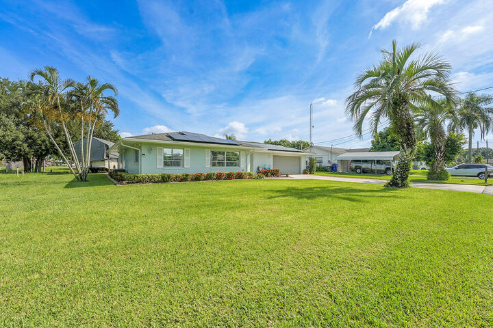 Property Photo: 117 Temptation Court FL 33852