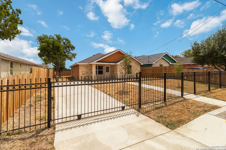 Property Photo: 10214 Renova TX 78214