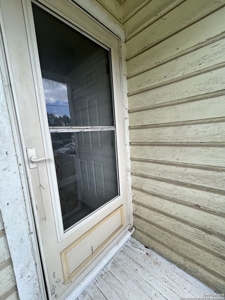 Property Photo:  803 Poinsettia  TX 78202 