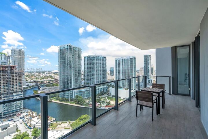 68 SE 6th St 2410  Miami FL 33131 photo