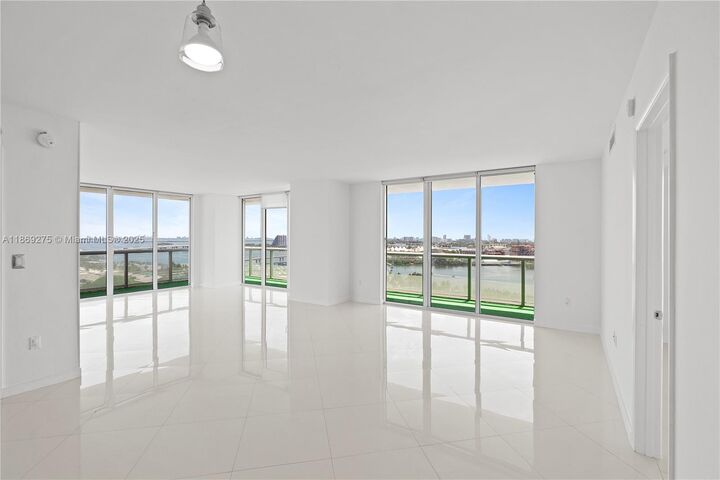 Property Photo:  50 Biscayne Blvd 1902  FL 33132 