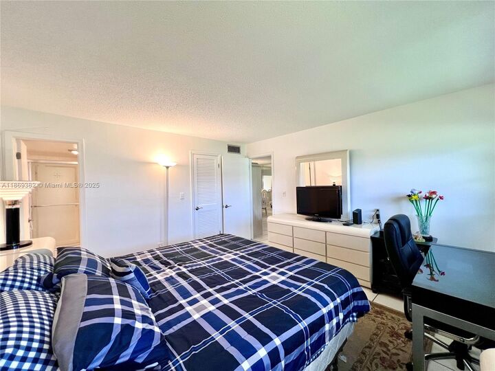 Property Photo: 671 S Hollybrook Dr 209 FL 33025