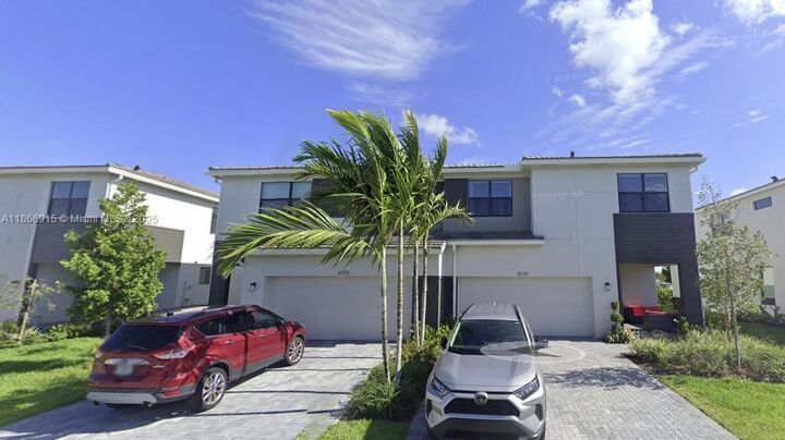 Property Photo: 8719 Antarus Dr FL 33467