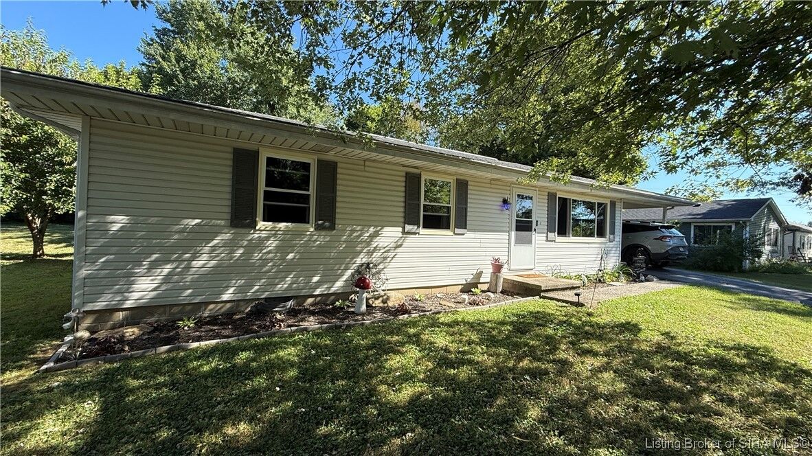 Property Photo:  540 E Colony Drive  IN 47167 