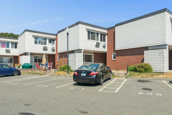 Property Photo: 204 West Walk 204 CT 06516