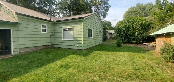 Property Photo:  304 N Third St  WA 99109 