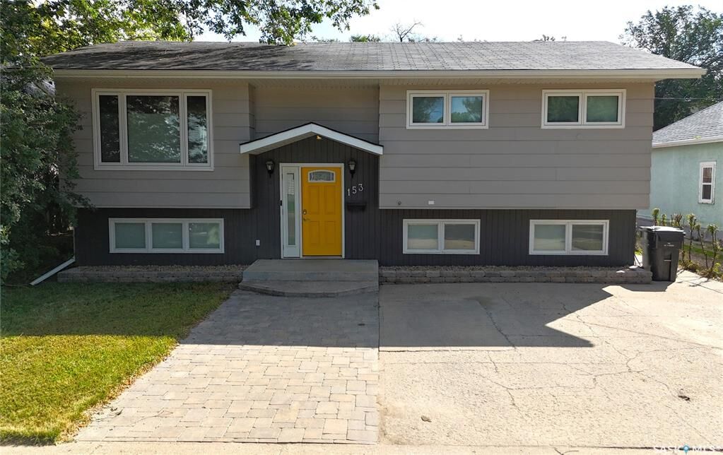 Photo de la propriété:  153 5th Avenue NE  SK S9H 2L1 