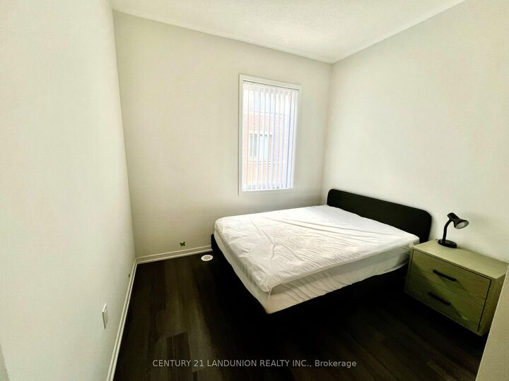 Property Photo:  11 Almond Blossom Mews 140  ON L4K 0N7 