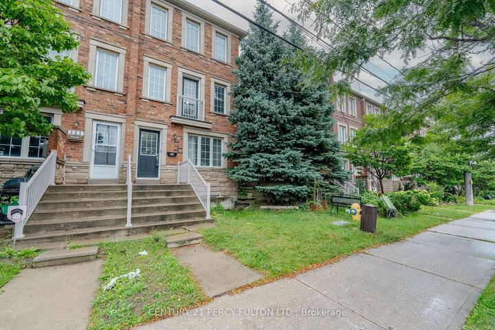 Photo de la propriété: 119 Torbarrie Road ON M3L 1G8