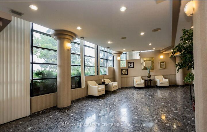 Property Photo: 25 Trailwood Drive Ph5 ON L4Z 3K9