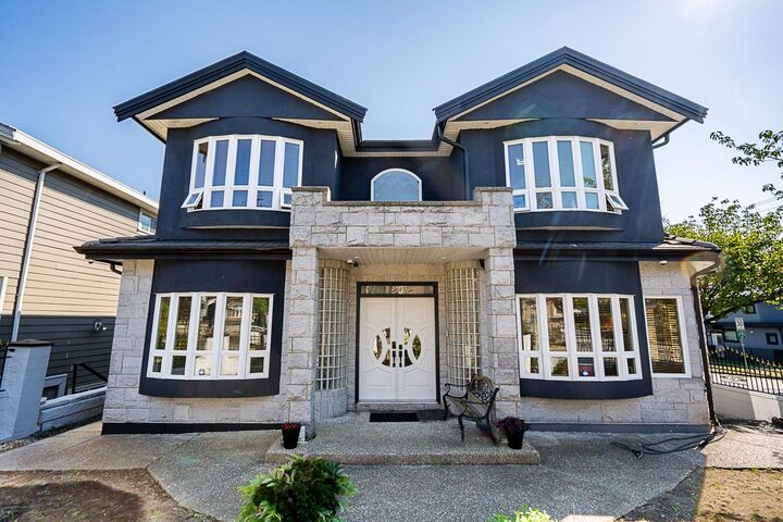 Photo de la propriété:  1306 E 60 Avenue  BC V5X 2A9 