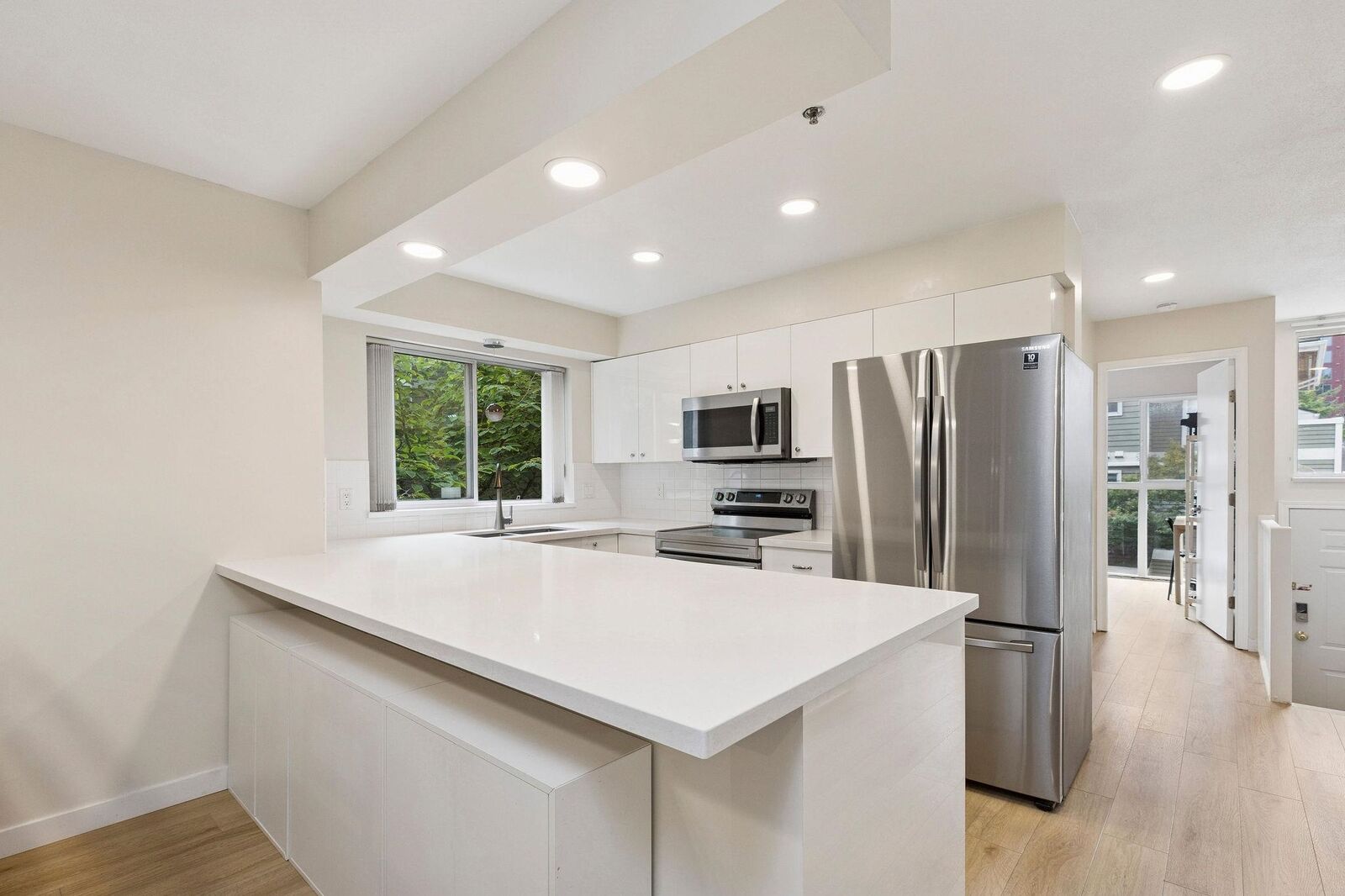 Property Photo: 3379 Fieldstone Avenue BC V5S 4R9