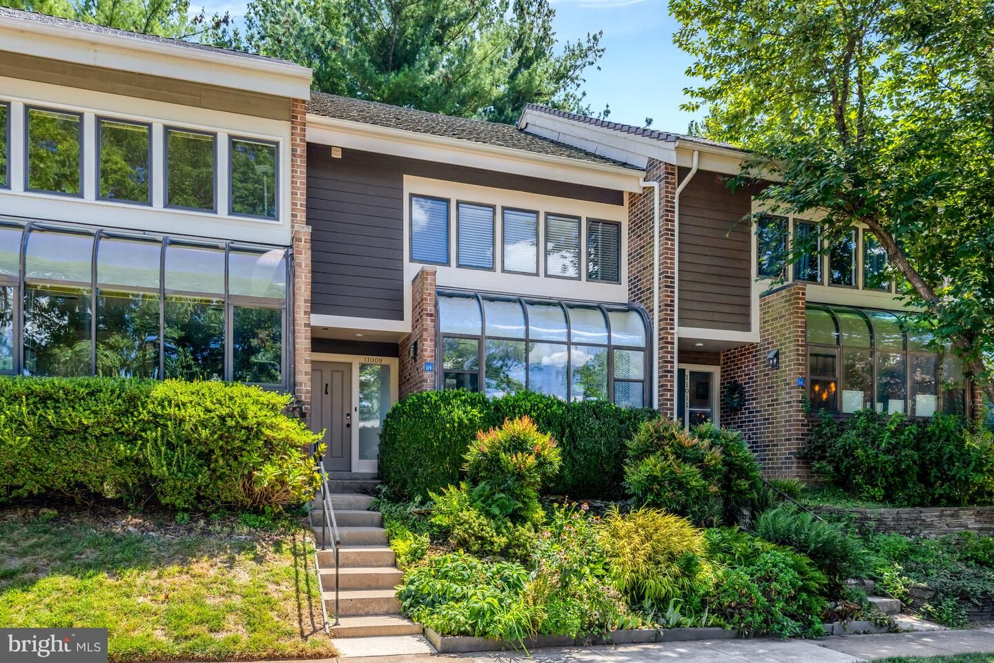 Property Photo: 11009 Thrush Ridge Road VA 20191