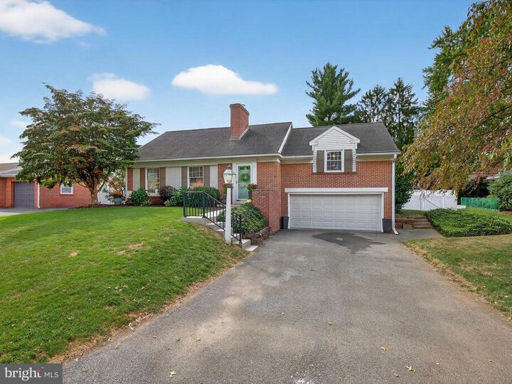 Property Photo:  31 Sunset Avenue  PA 17545 