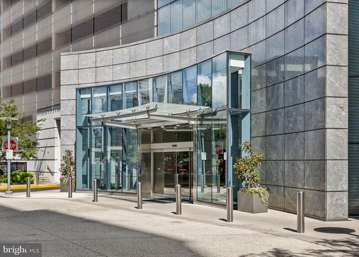 Property Photo: 2101 Market Street 1401 PA 19103