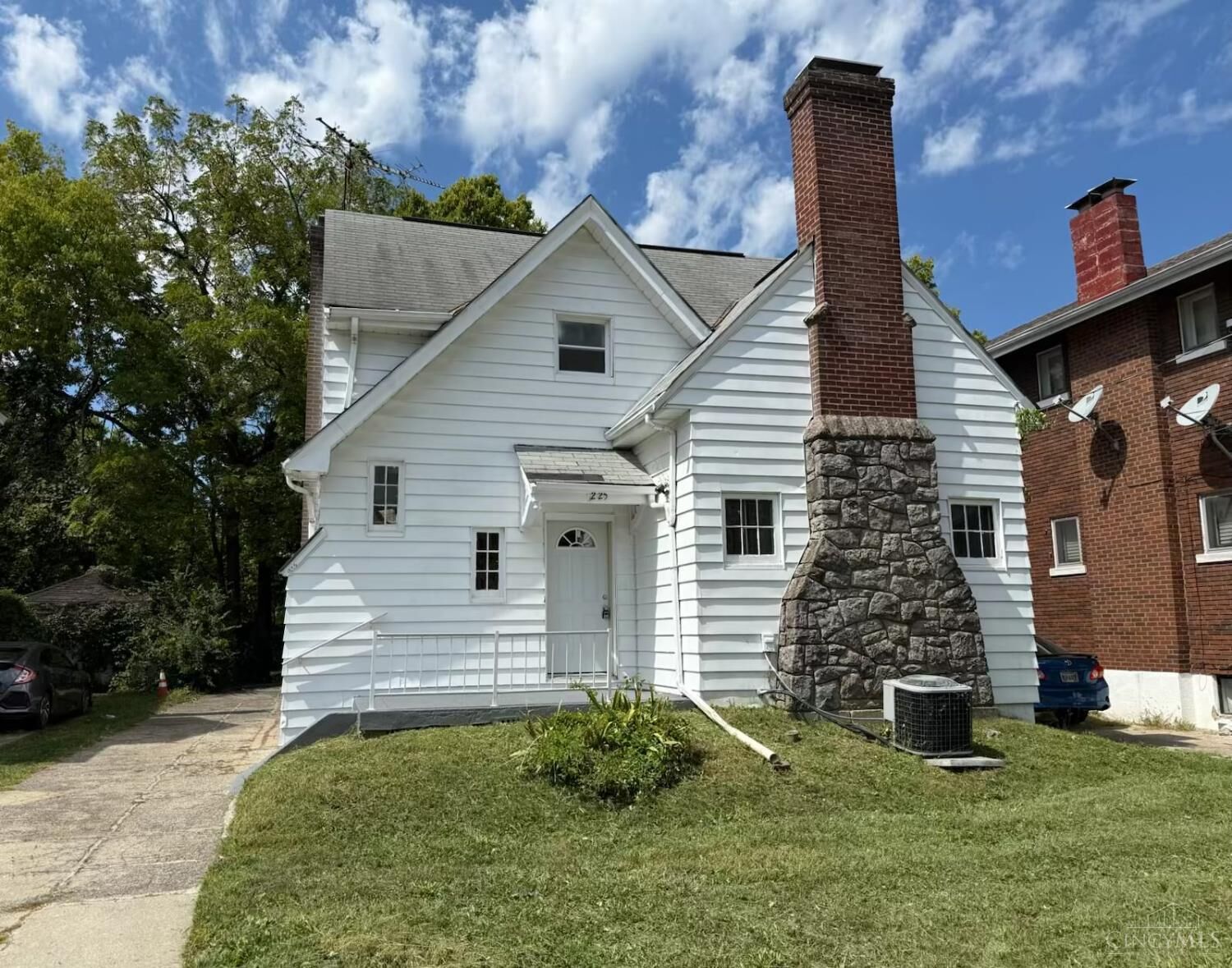 Property Photo: 1225 Amanda Place OH 45205