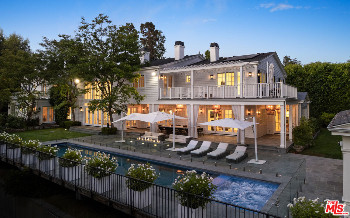 Property Photo:  491 N Tigertail Rd  CA 90049 