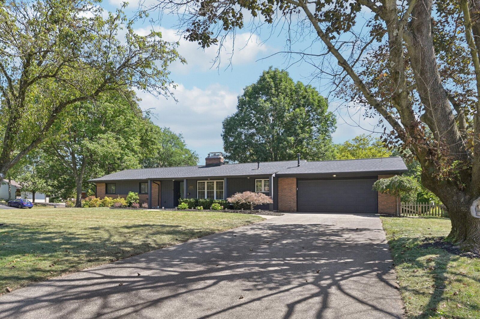 Property Photo: 3918 Hillview Drive OH 43220