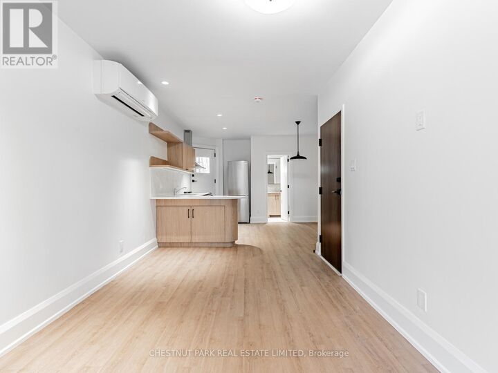 Photo de la propriété: 2528 Yonge Street 2 ON M4P 2H7
