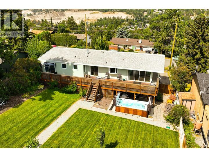 Photo de la propriété:  2415 Collingwood Road  BC V1Z 2C3 