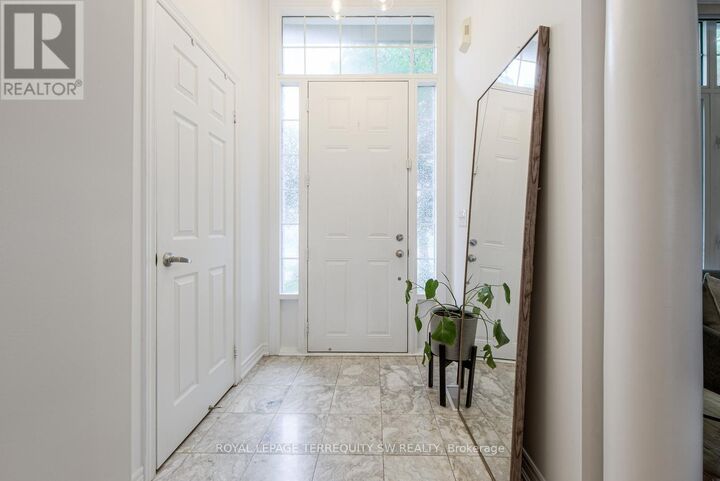 Property Photo: 3895 Eglinton Avenue West ON L5M 7Z7