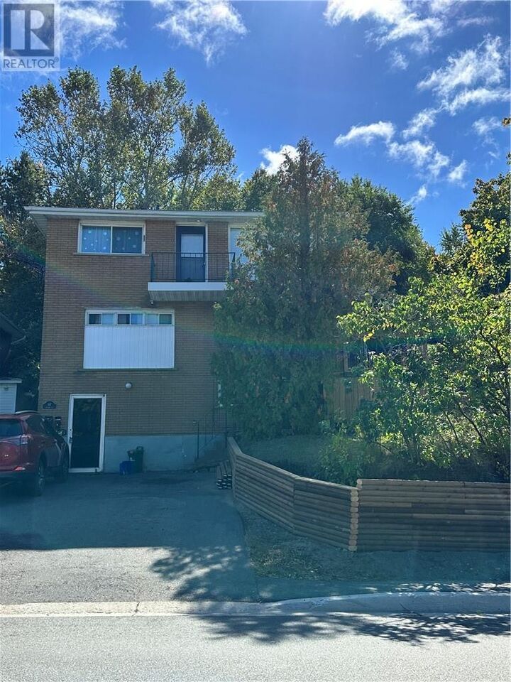 Photo de la propriété:  147 Hyland  ON P3E 1R7 