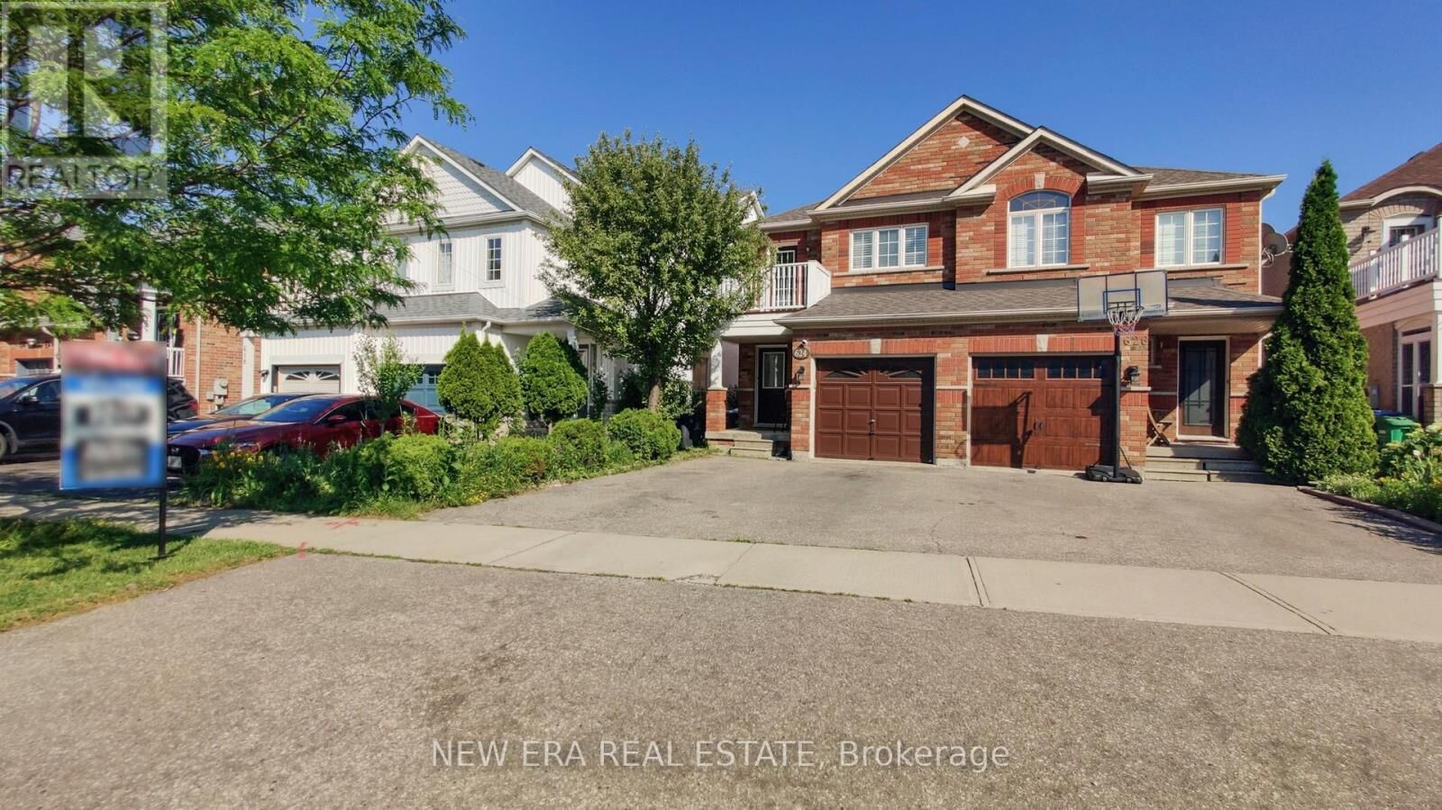 Property Photo: 624 Rossellini Drive ON L5W 1M3