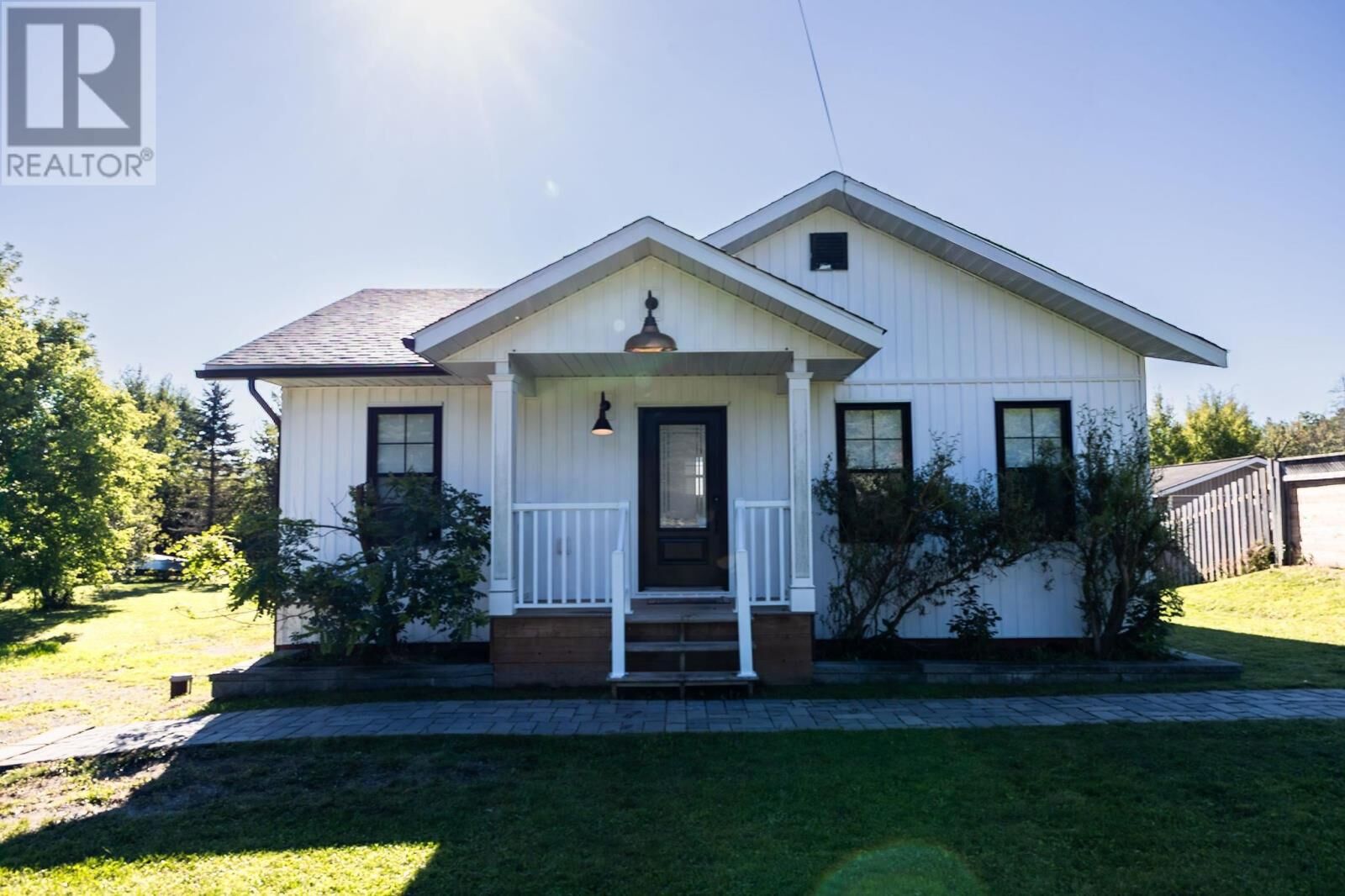 Property Photo: 4105 Queen St E ON P6A 5K9