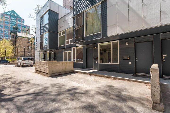 Property Photo:  443 Webb Place  MB R2N 0N9 