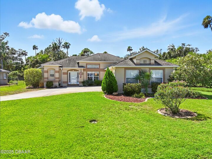Property Photo:  412 Palm Drive  FL 32136 