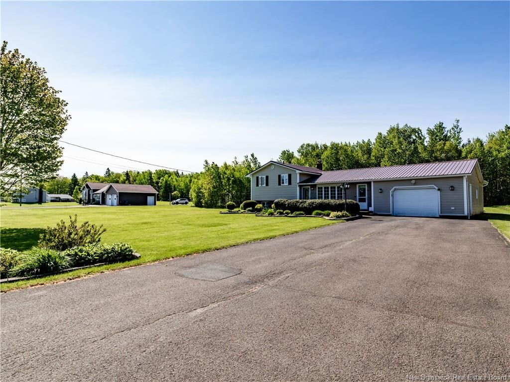 Property Photo: 117 De L'Eglise Avenue NB E4V 1M2