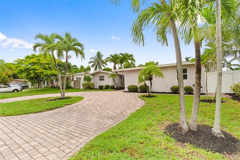 Property Photo:  261 SE 8th St  FL 33060 