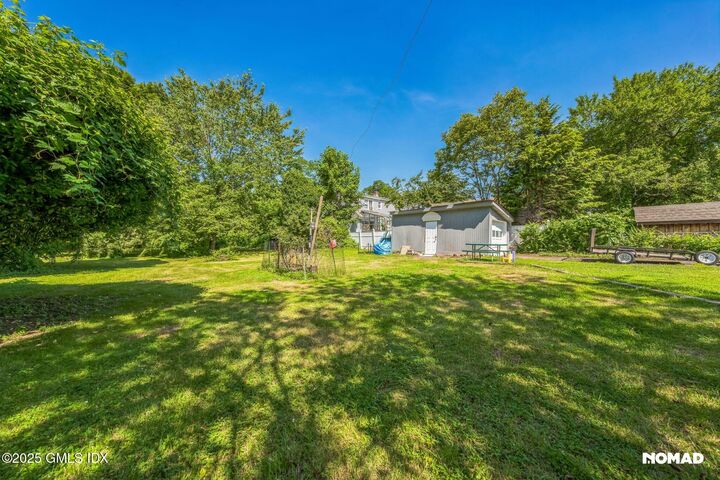 Property Photo:  28 Hollow Wood Lane  CT 06831 