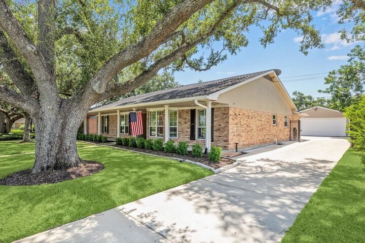 Property Photo: 5811 Spellman Road TX 77096