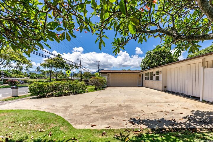 743 Mokapu Road  Kailua HI 96734 photo