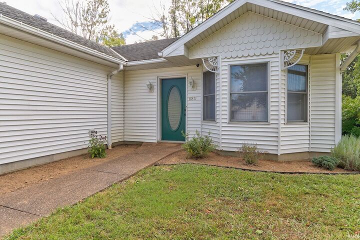 Property Photo:  6811 Lexington Drive  IN 47630-2123 