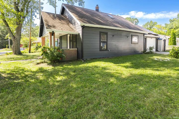 Property Photo:  1904 W Wylie Street  IN 47403 
