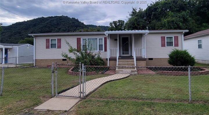 Property Photo: 1216 Kanawha Street WV 25103
