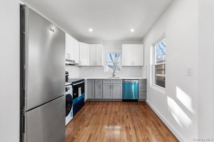 Property Photo:  831 Swinton Avenue  NY 10465 