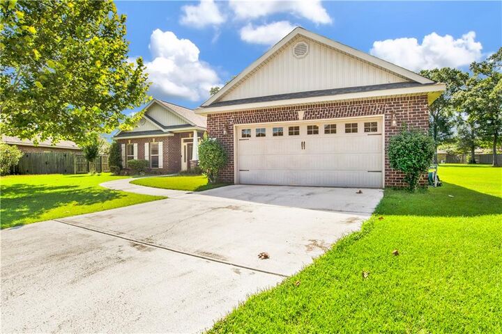 Property Photo: 3330 Woodward Drive AL 36695