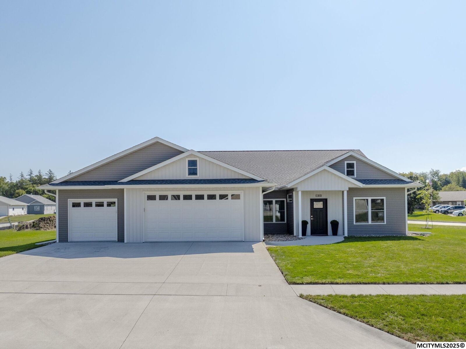 Property Photo:  1400 Blake Dr  IA 50428 